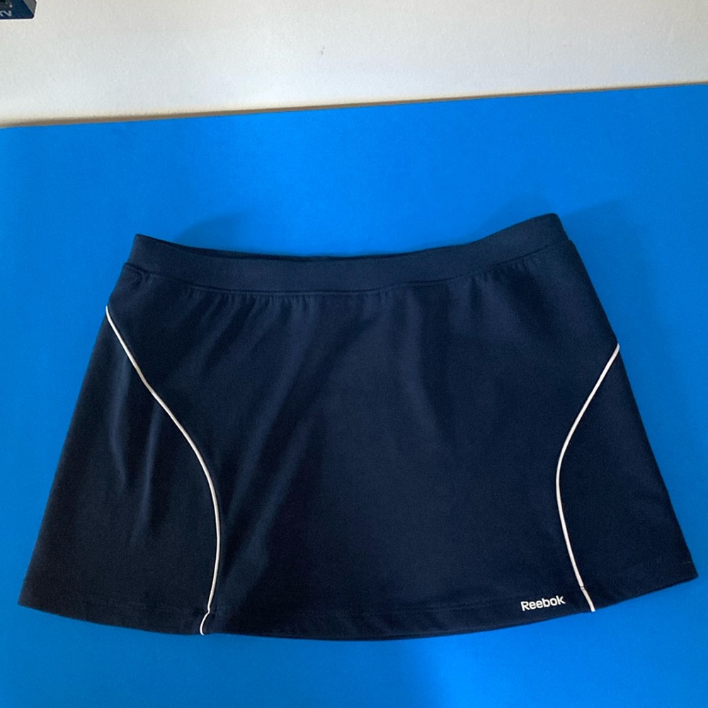 Reebok athletic skirt L